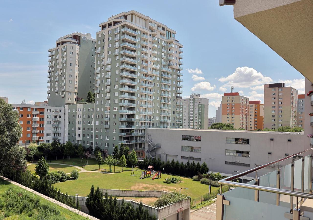 Luxury Grand Apartments By Bratislavatrip Екстериор снимка